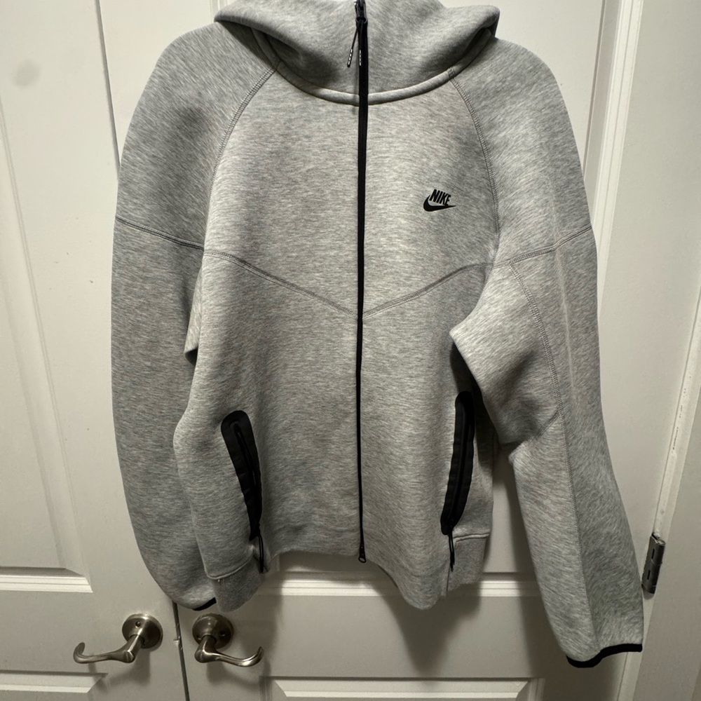 Nike Men’s Fleece Tech grey Jacket large